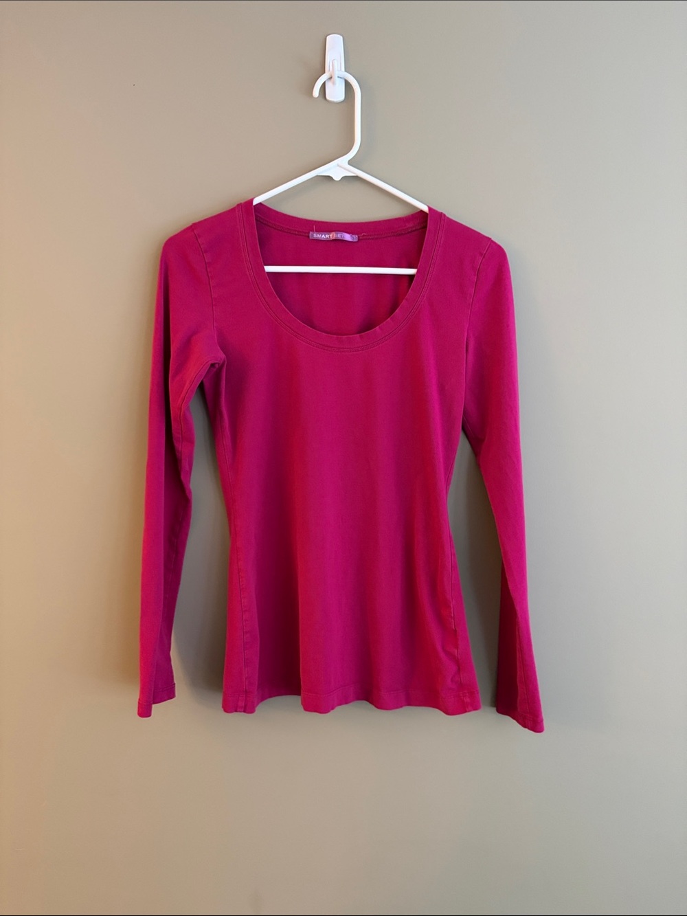 Smart Set Scoop Neck Long-Sleeve Top in Fuchsia
